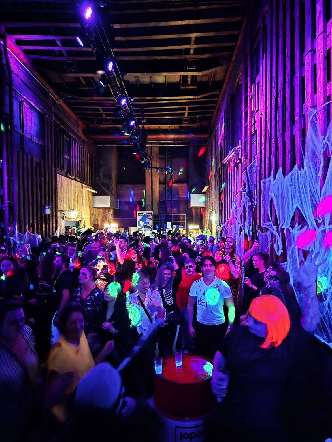 Schiffskatedrale mit Halloween Deko